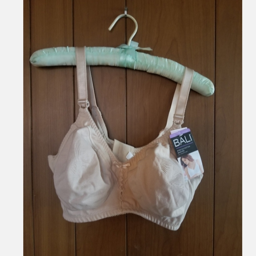Bali Womens NWT stretch Wire Free Bra 40D Beige